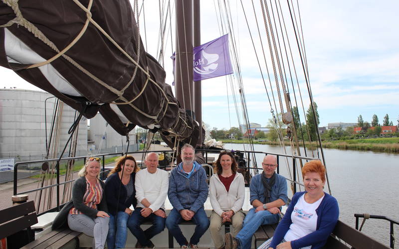 About us - Our team on land: the booking office